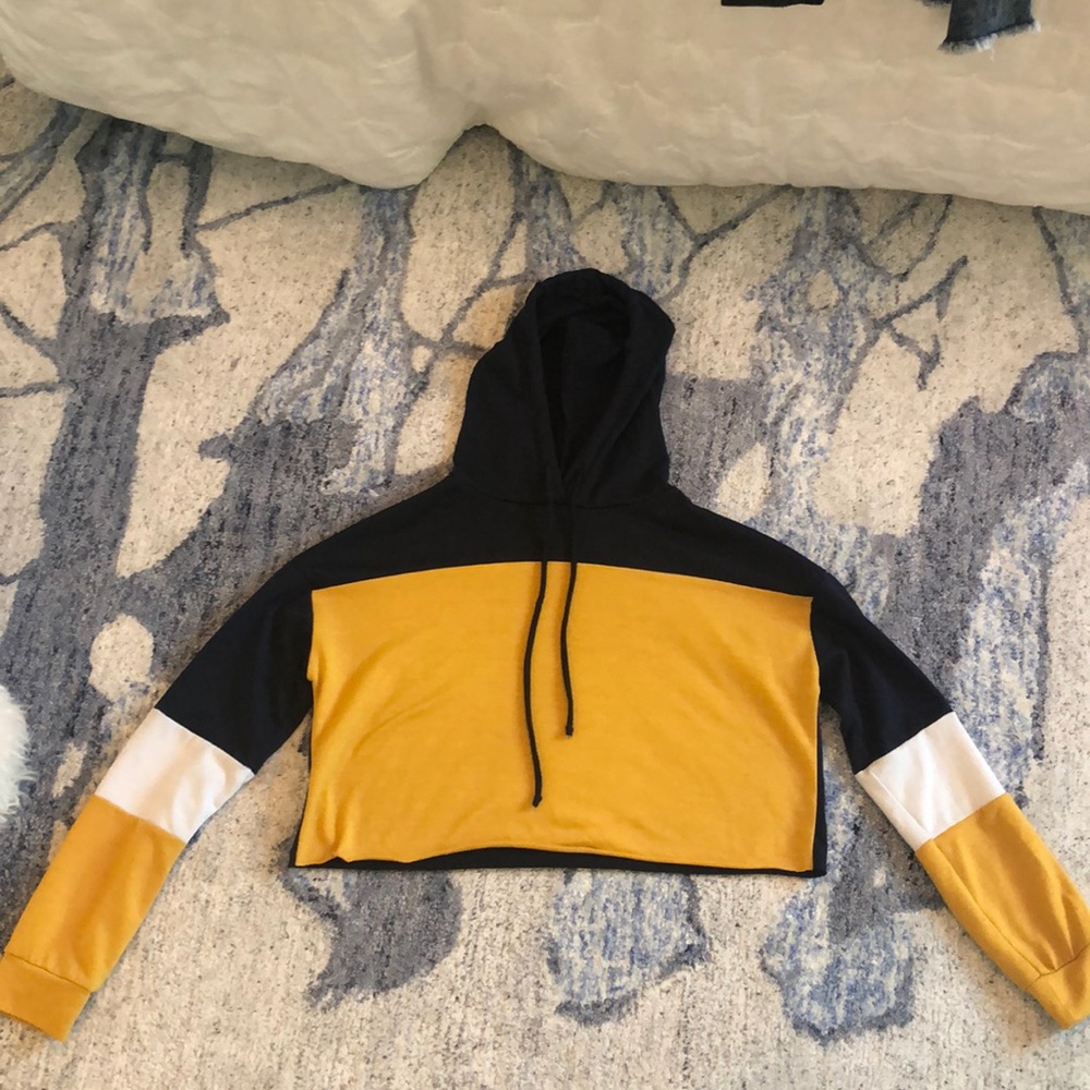 Women’s cropped top sweater